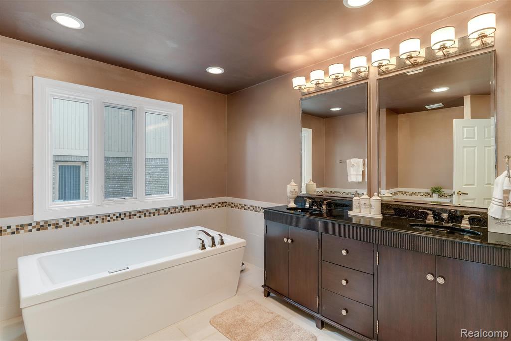 5035 Oakbrooke Drive