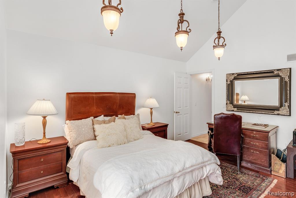 5035 Oakbrooke Drive