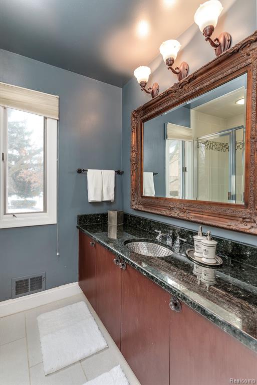 5035 Oakbrooke Drive