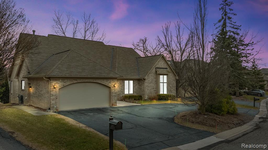 5035 Oakbrooke Drive