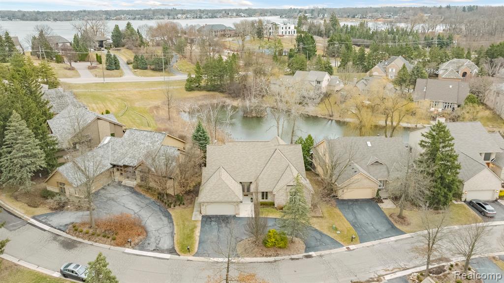 5035 Oakbrooke Drive