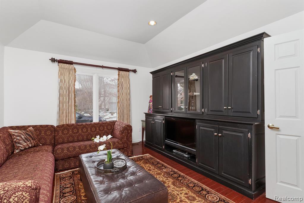 5035 Oakbrooke Drive