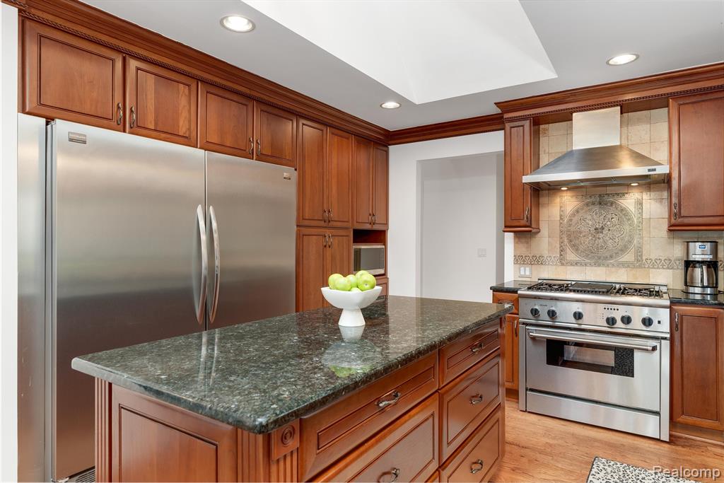 5035 Oakbrooke Drive