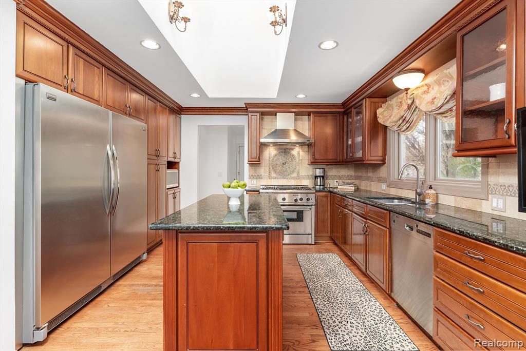 5035 Oakbrooke Drive