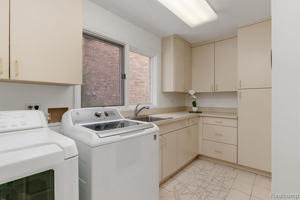 5035 Oakbrooke Drive