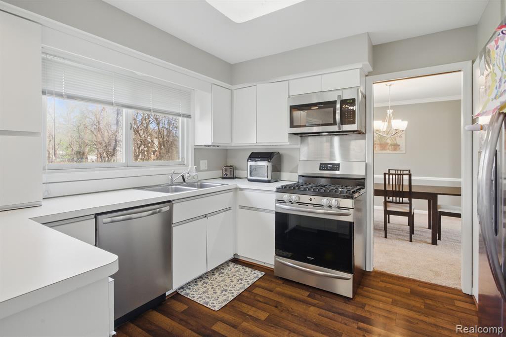 2861 Rossmoor Circle