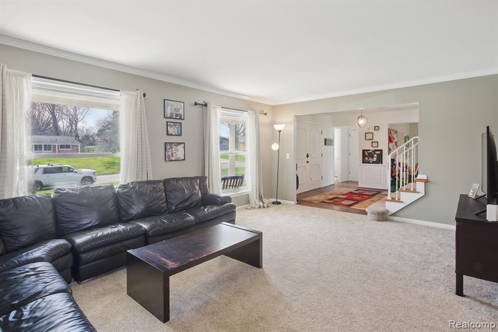 2861 Rossmoor Circle