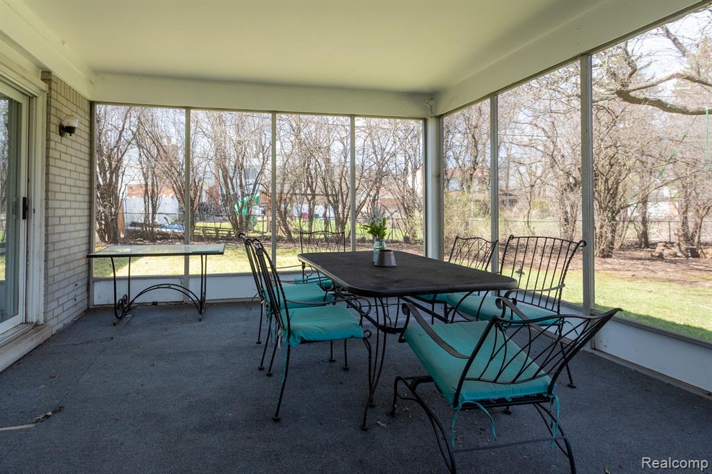 2861 Rossmoor Circle