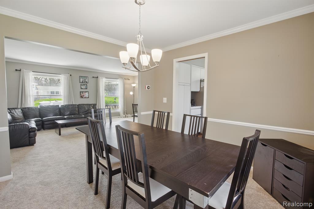 2861 Rossmoor Circle