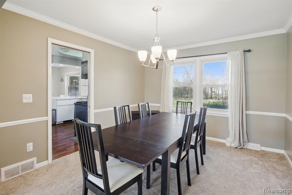 2861 Rossmoor Circle