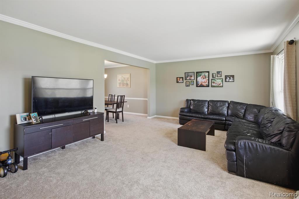 2861 Rossmoor Circle