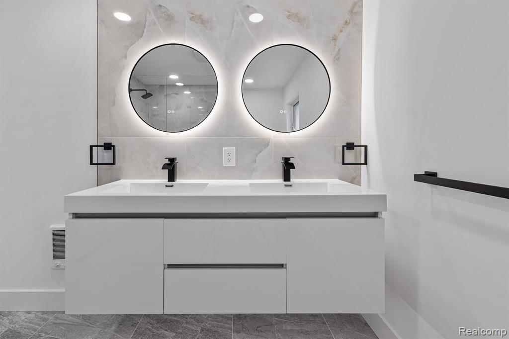 2607 Ferncliff Avenue