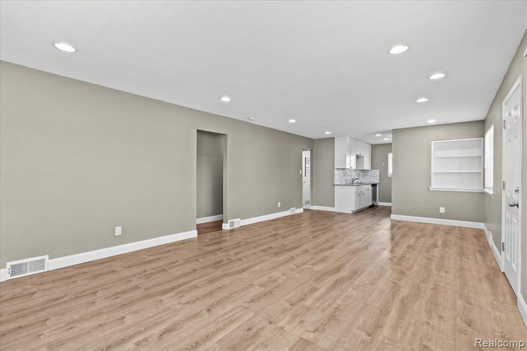 923 W Stephen Avenue