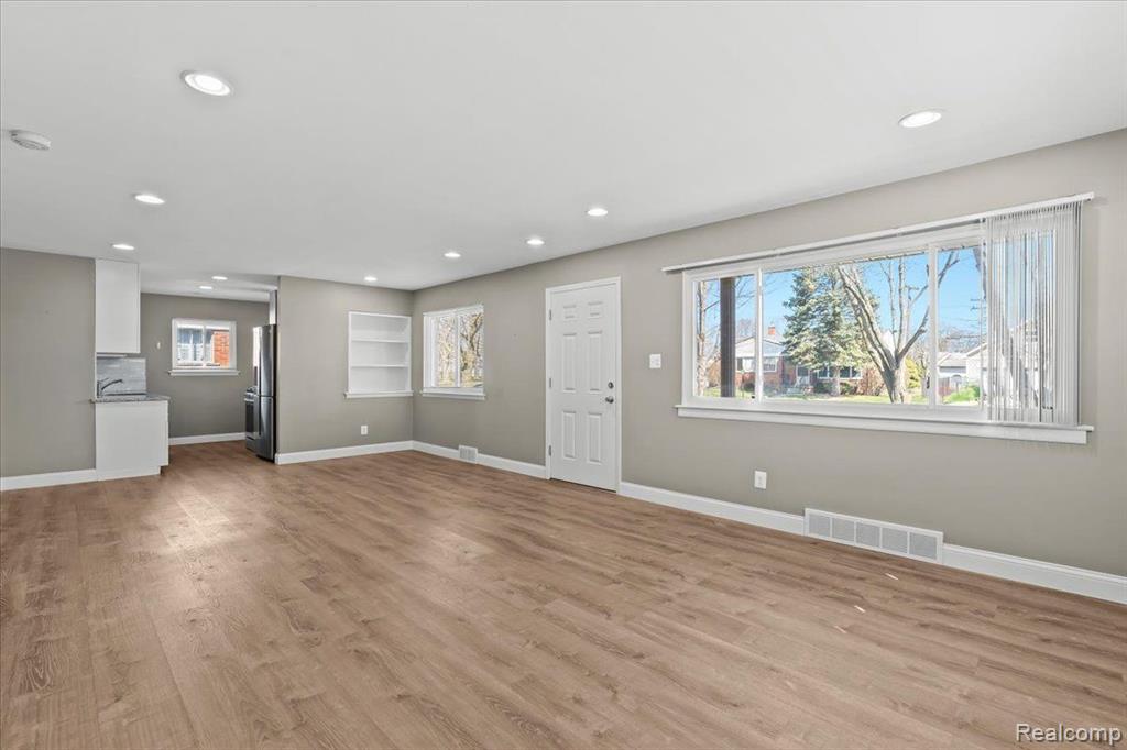 923 W Stephen Avenue