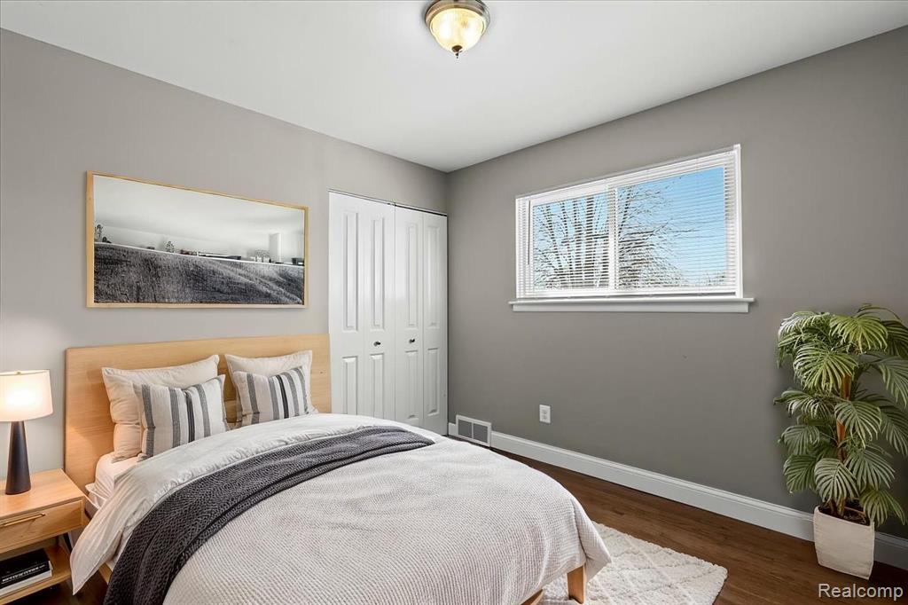 923 W Stephen Avenue