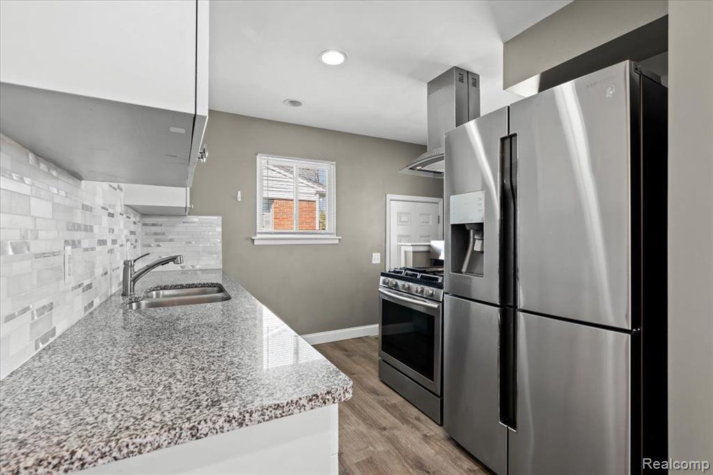 923 W Stephen Avenue