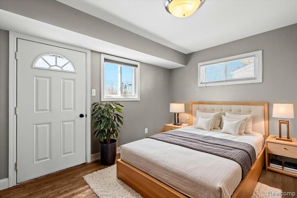 923 W Stephen Avenue