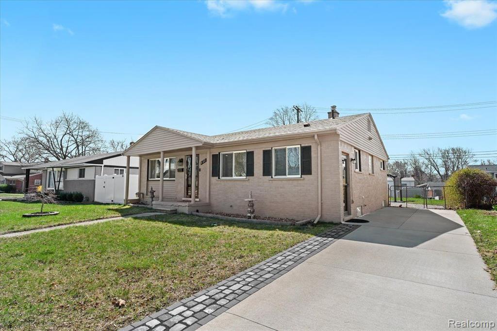 923 W Stephen Avenue