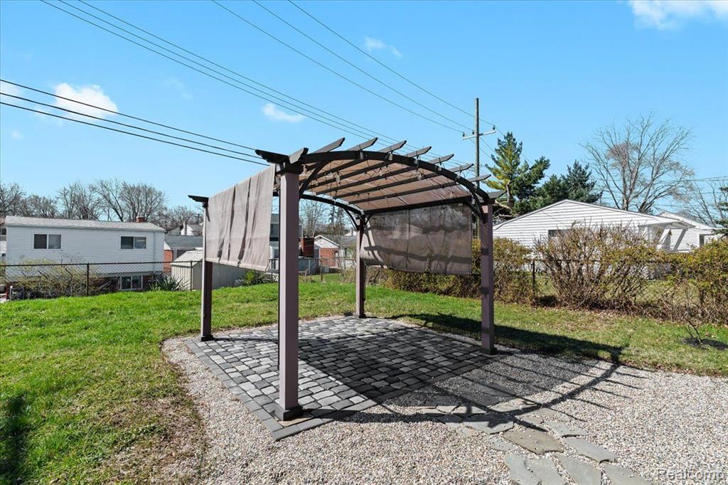 923 W Stephen Avenue