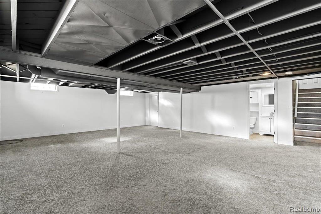 923 W Stephen Avenue