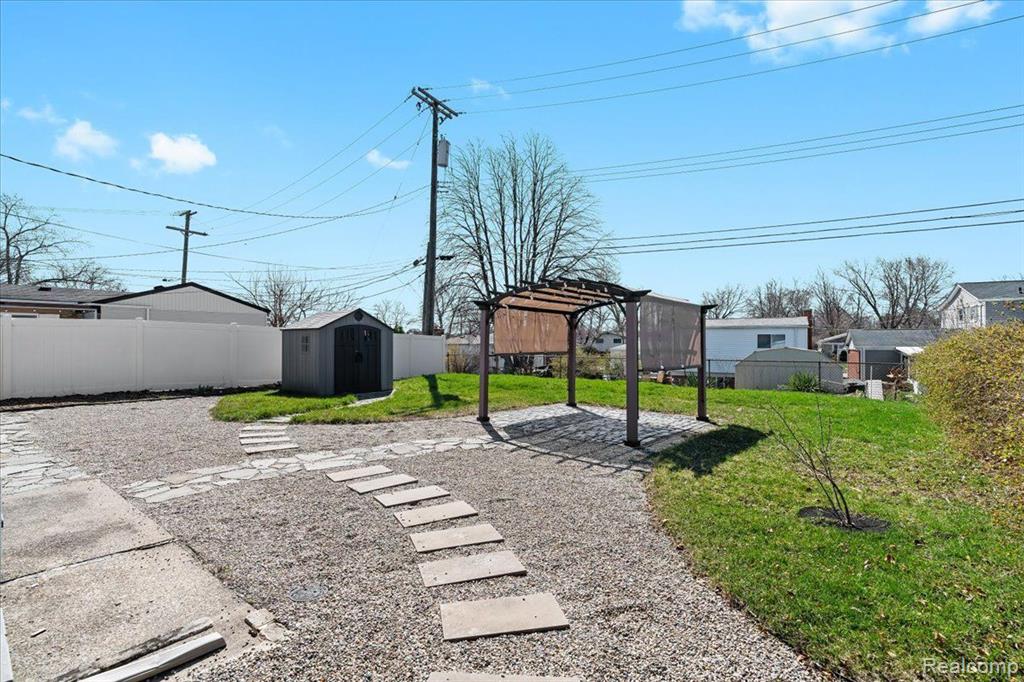 923 W Stephen Avenue