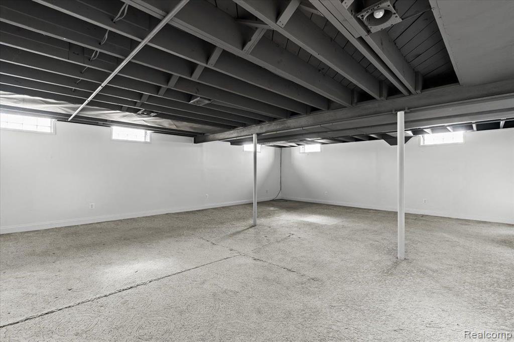 923 W Stephen Avenue