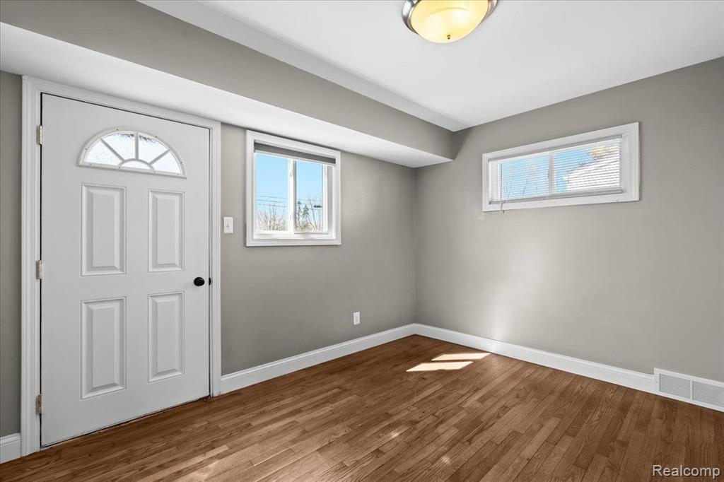 923 W Stephen Avenue