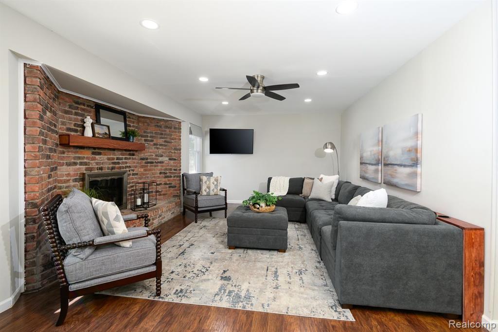 5369 Greendale Drive