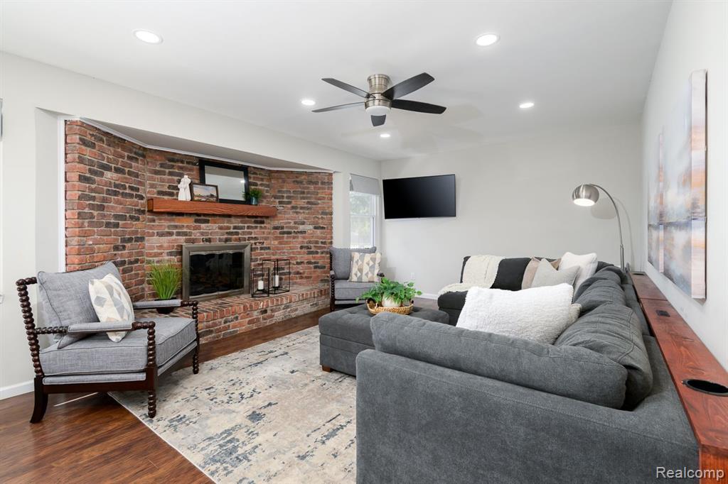 5369 Greendale Drive