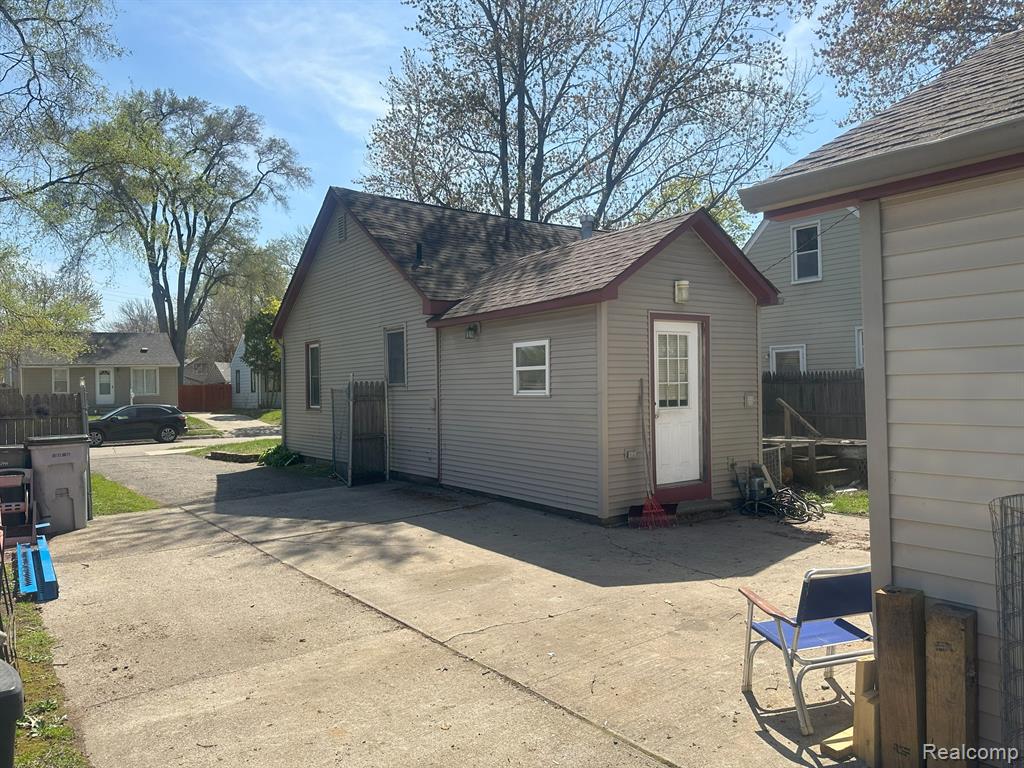 127 E Shevlin Avenue