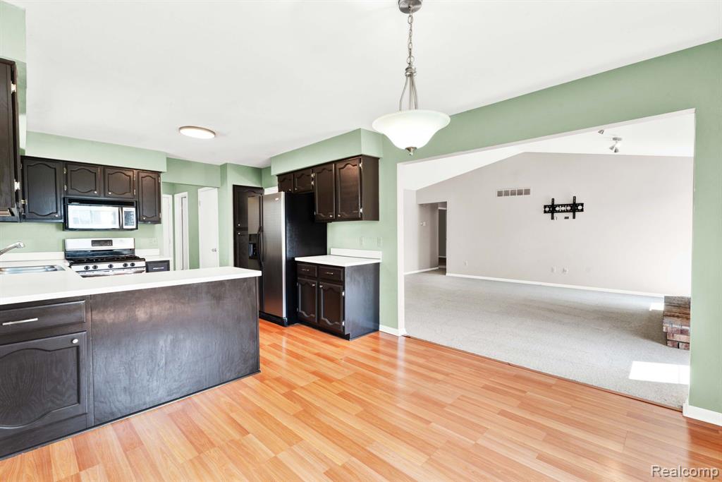 42541 Kingsley Drive