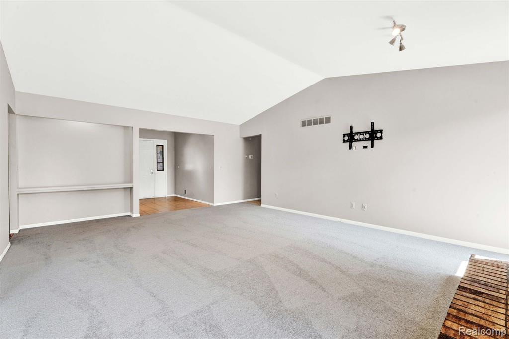 42541 Kingsley Drive