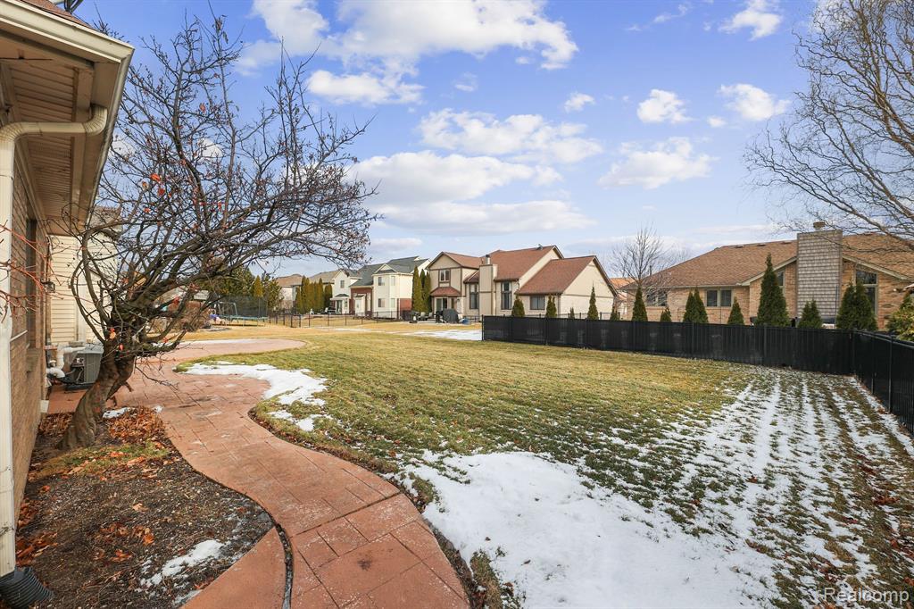 48548 Fairmont Drive