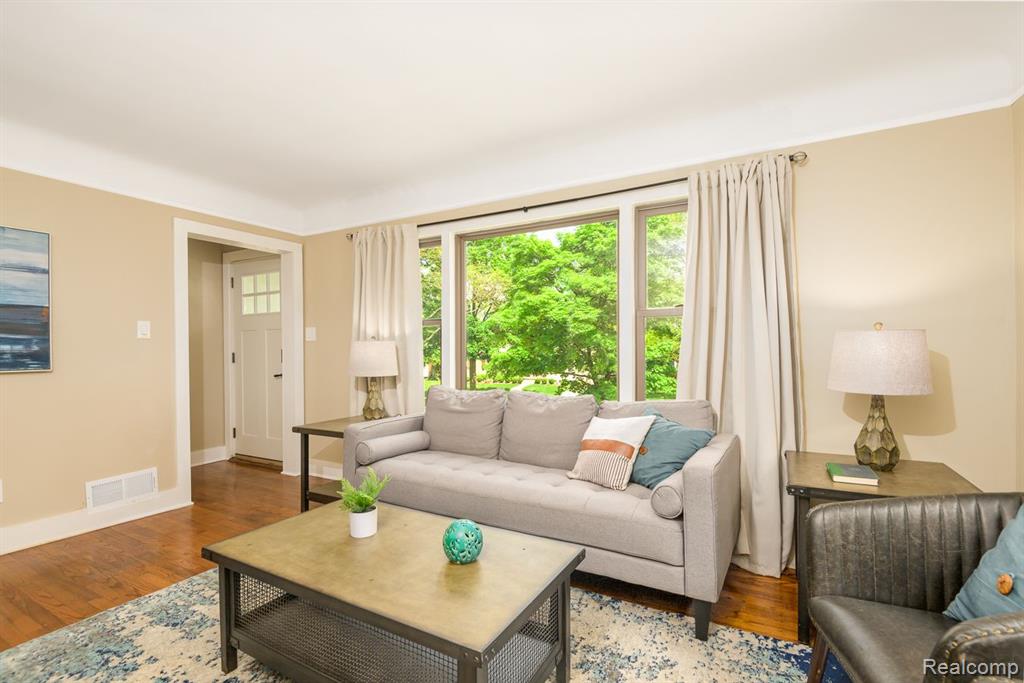 4513 Robinwood Avenue