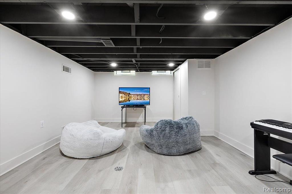 7174 Glengrove Drive