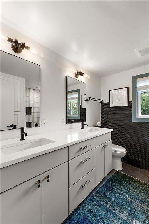 7174 Glengrove Drive