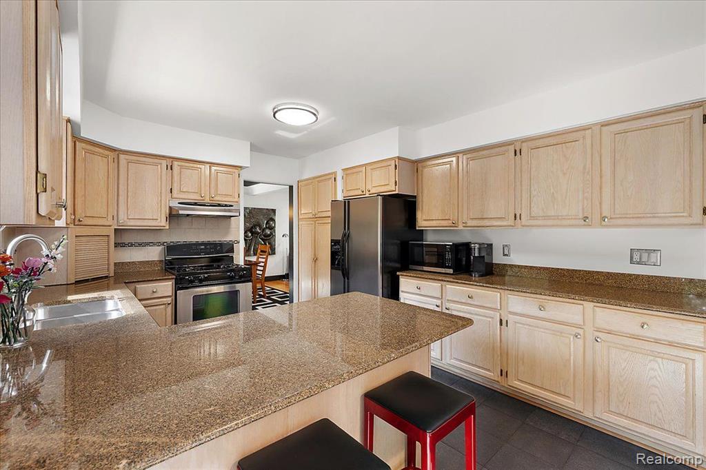 7174 Glengrove Drive