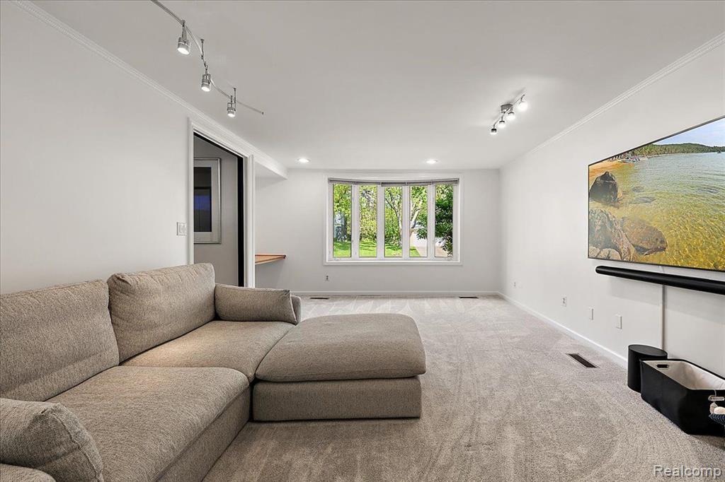 7174 Glengrove Drive