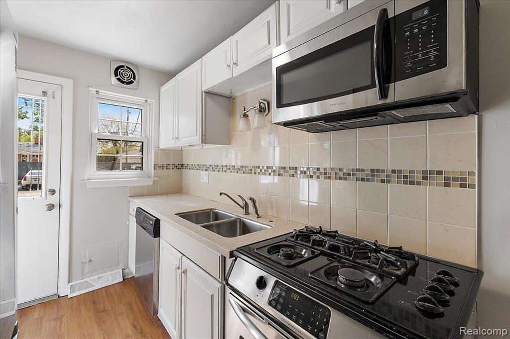 22865 Lakeshore Drive