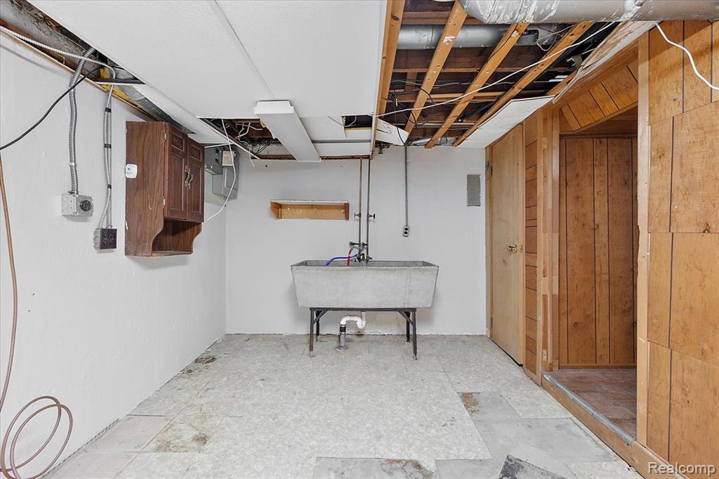 22865 Lakeshore Drive