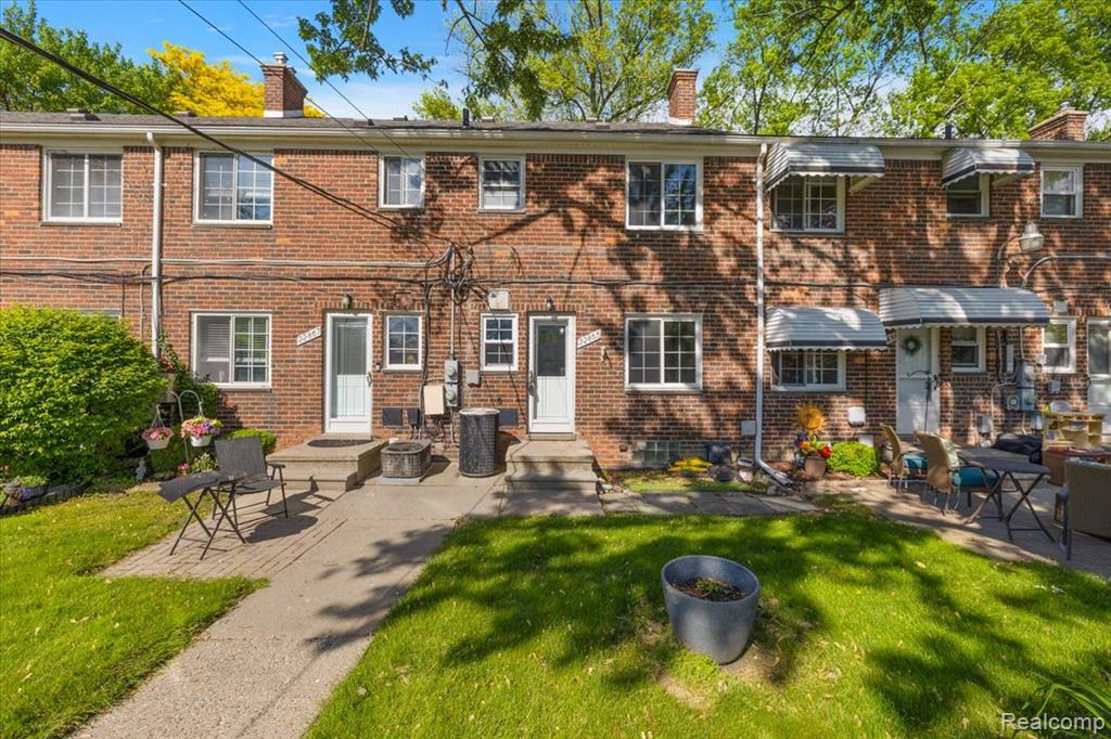 22865 Lakeshore Drive