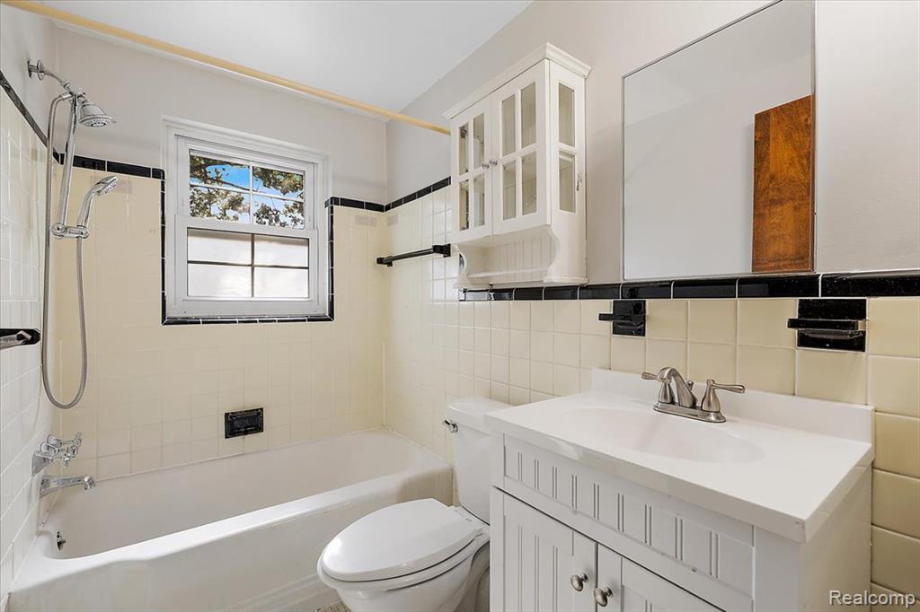 22865 Lakeshore Drive