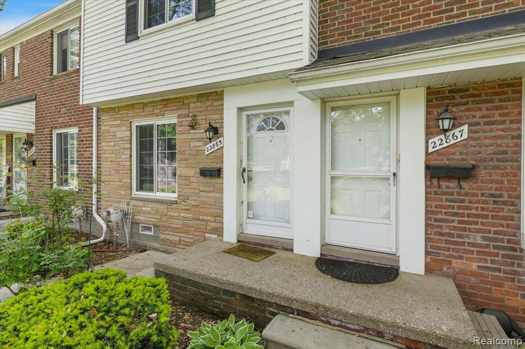 22865 Lakeshore Drive