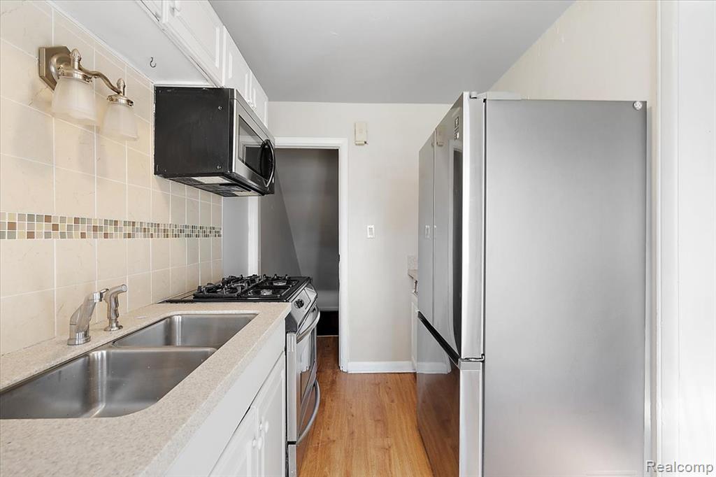 22865 Lakeshore Drive