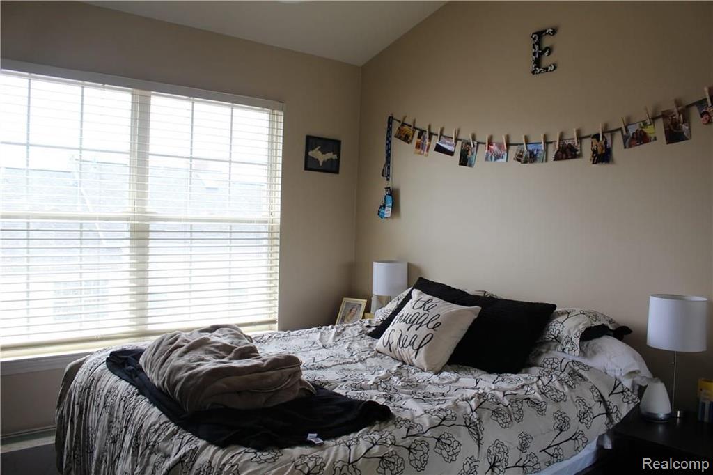 157 W Kenilworth Avenue