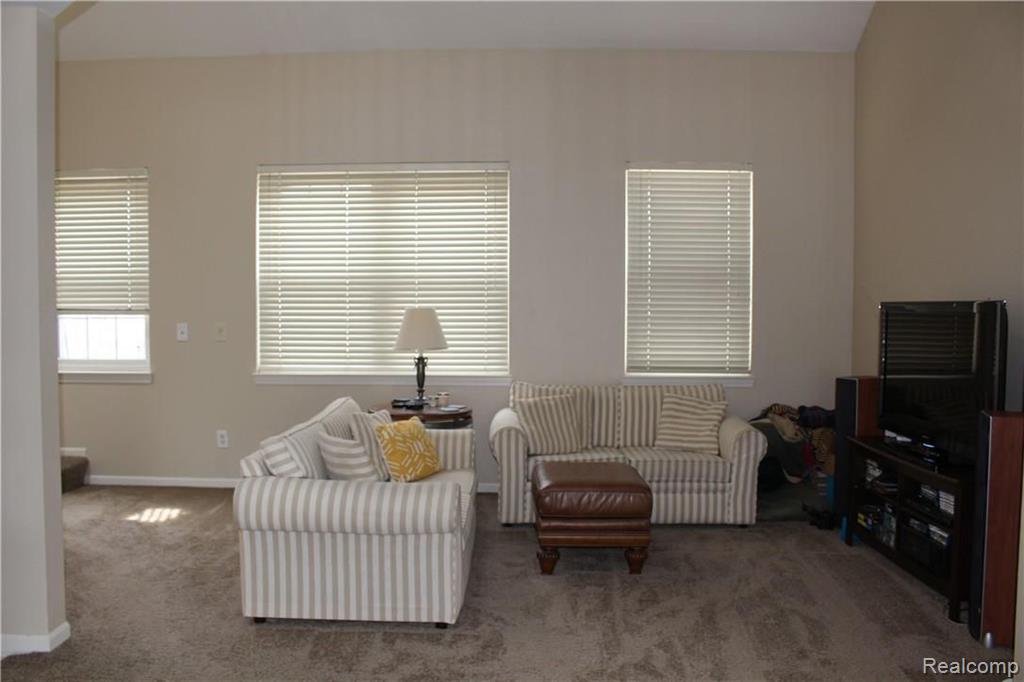 157 W Kenilworth Avenue