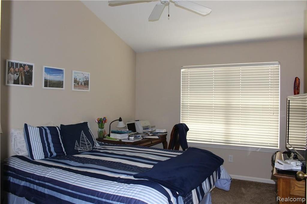 157 W Kenilworth Avenue