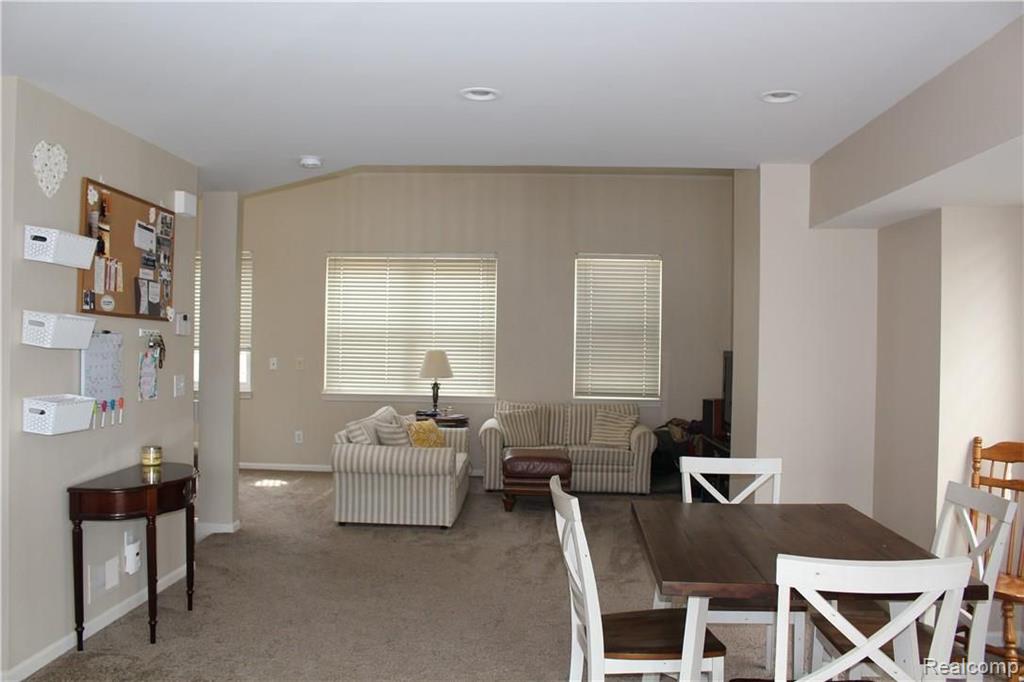 157 W Kenilworth Avenue