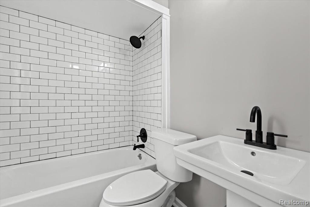 8897 Hartwell Street