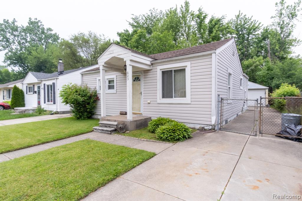 623 E Brockton Avenue